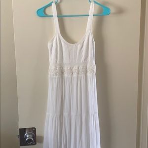 Women’s White midi dress size S